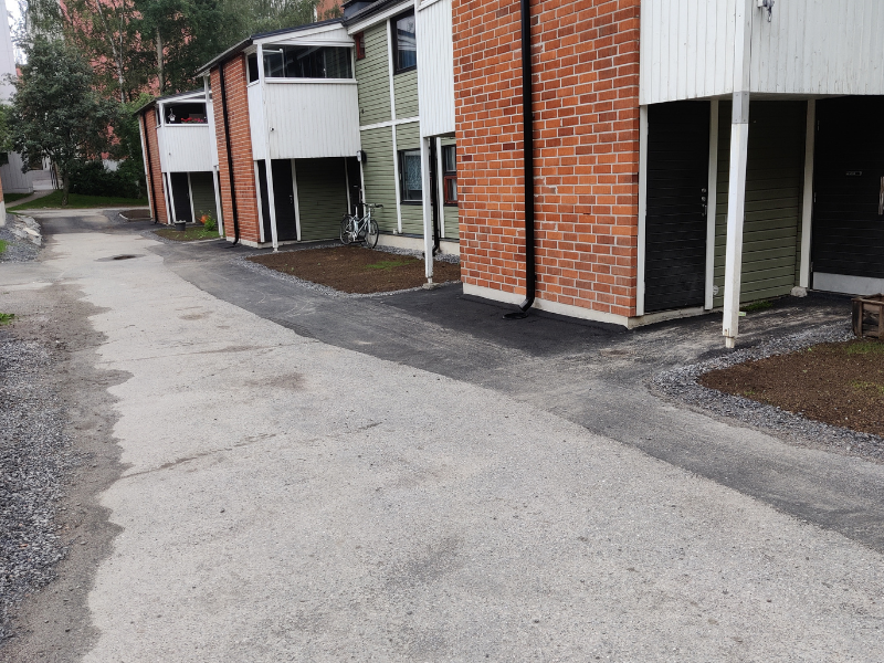 Tamperelaisen rivitaloyhtiön piha-alueen saneeraus on valmis.
